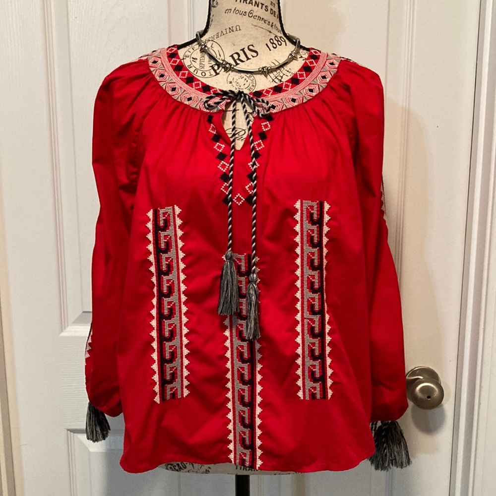 Crown & Ivy Aztec peasant top in Red , gray & white Sz XS